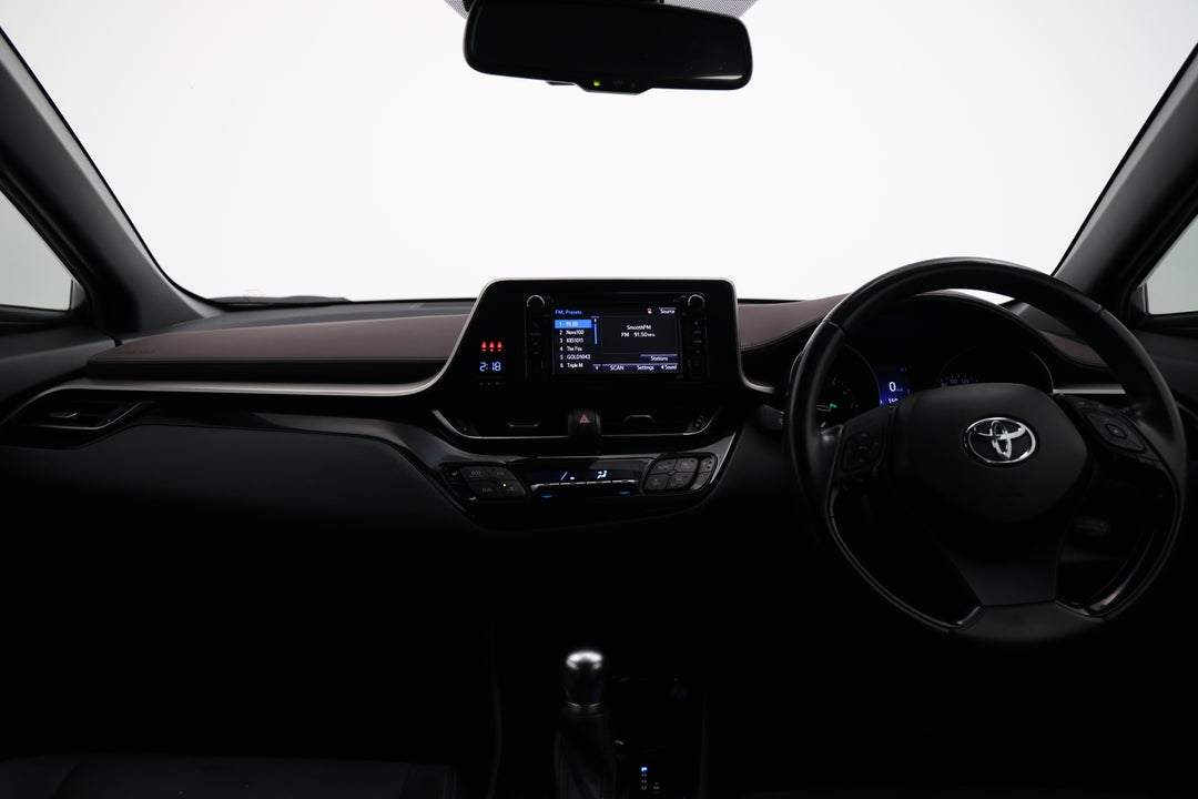 2018 Toyota C-HR Koba (AWD), Automatic, 82139 km, Dashboard View