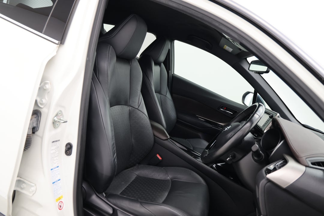 2018 Toyota C-HR Koba (AWD), Automatic, 82139 km, Right Side Front Door Cabin View