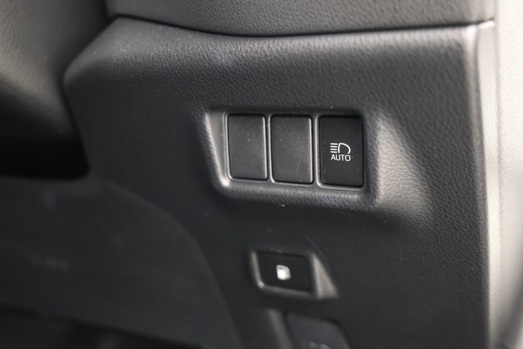 2018 Toyota C-HR Koba (AWD), Automatic, 82139 km, Utility Switches/Buttons