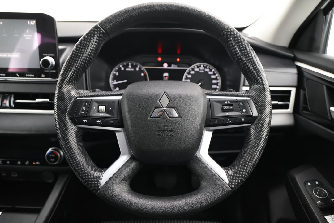 2024 Mitsubishi Outlander Es 5 Seat (2WD), Automatic, 51011 km, Steering Wheel Close-up