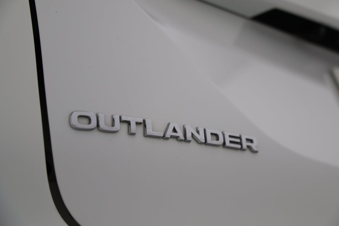 2024 Mitsubishi Outlander Es 5 Seat (2WD), Automatic, 51011 km, Badge (Boot Left Side)