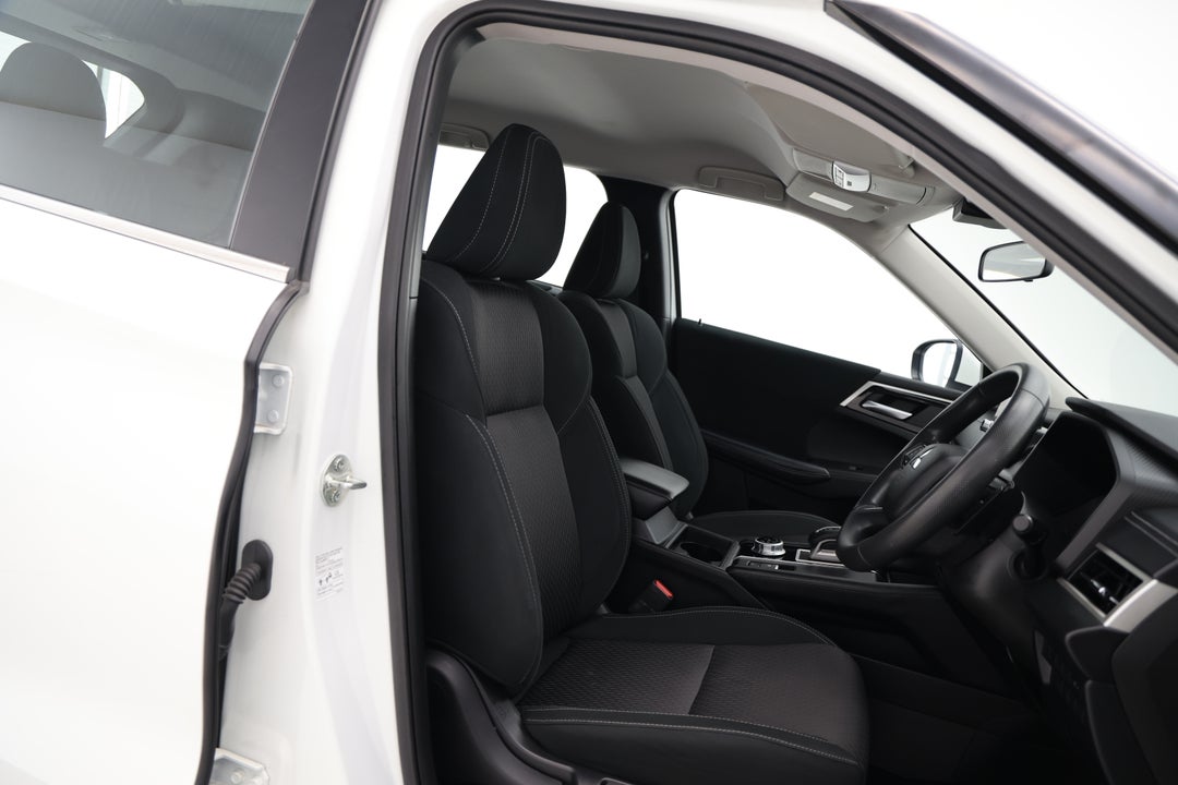 2024 Mitsubishi Outlander Es 5 Seat (2WD), Automatic, 51011 km, Right Side Front Door Cabin View