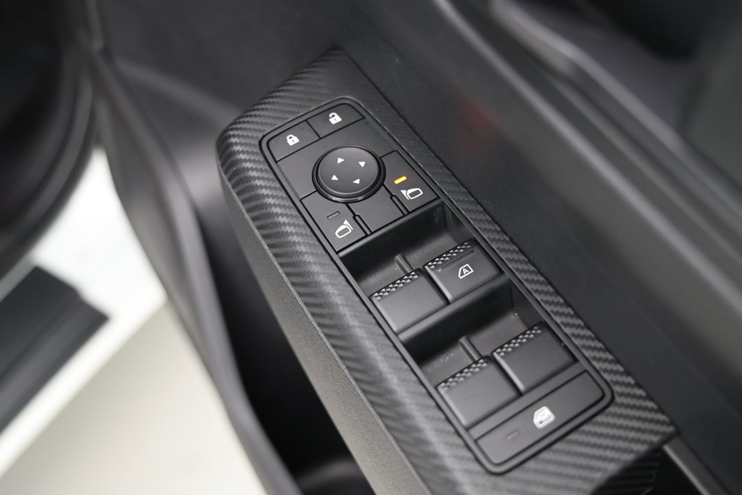 2024 Mitsubishi Triton Glx-r (4x4), Automatic, 16003 km, Drivers Side Door Panel Controls