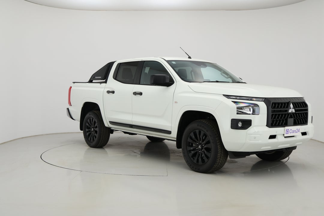 2024 Mitsubishi Triton Glx-r (4x4), Automatic, 16003 km, Right Front Diagonal (45- Degree) View