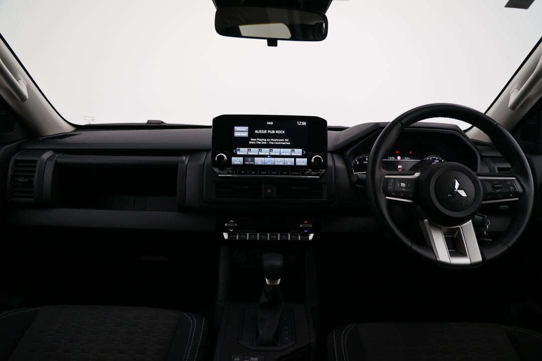 2024 Mitsubishi Triton Glx-r (4x4), Automatic, 16003 km, Dashboard View