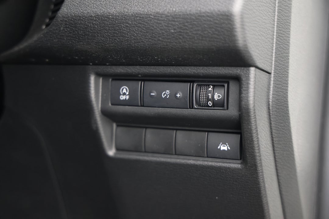 2024 Mitsubishi Triton Glx-r (4x4), Automatic, 16003 km, Utility Switches/Buttons