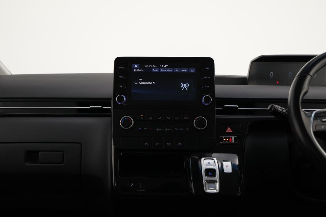 2022 Hyundai Staria Entry Level 8 Seat, Automatic, 90763 km, Center Console
