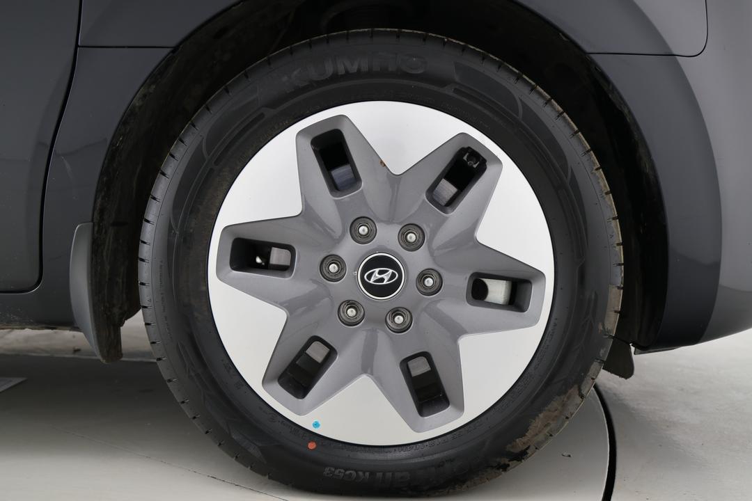 2022 Hyundai Staria Entry Level 8 Seat, Automatic, 90763 km, Right Front Wheel