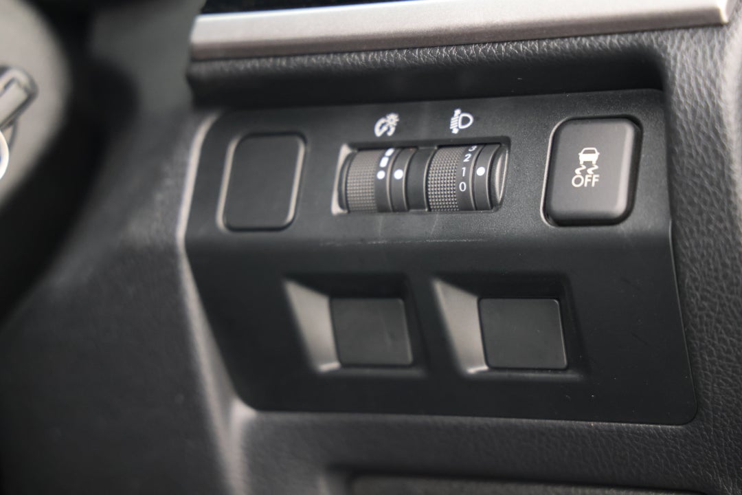 2017 Subaru Forester 2.5i-l, Automatic, 100089 km, Utility Switches/Buttons