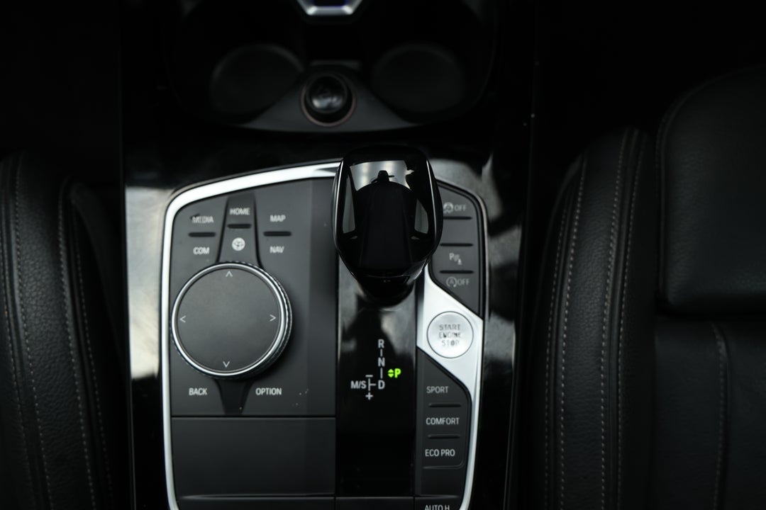 2020 BMW 1 M135i xDrive, Automatic, 59686 km, Gear Lever 