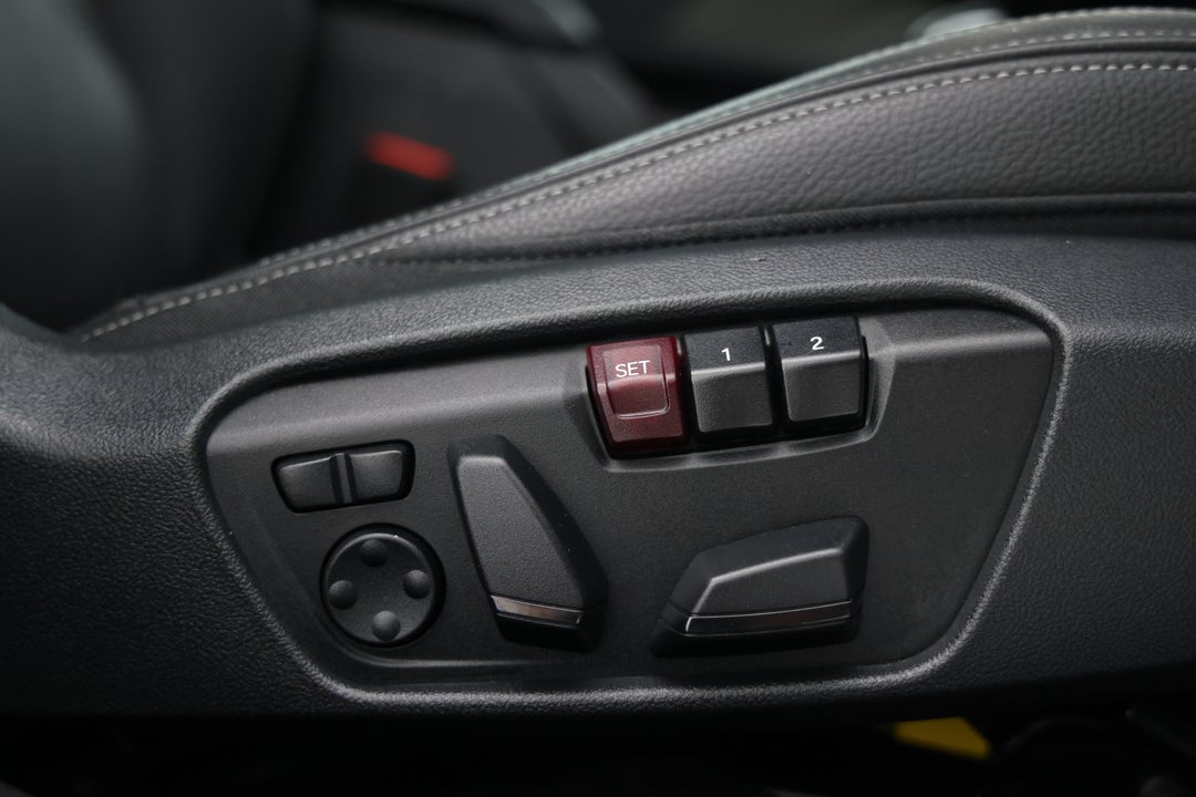 2020 BMW 1 M135i xDrive, Automatic, 59686 km, Drivers Side Adjustment Panel