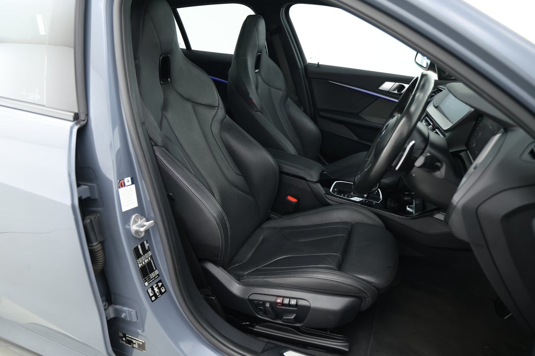 2020 BMW 1 M135i xDrive, Automatic, 59686 km, Right Side Front Door Cabin View