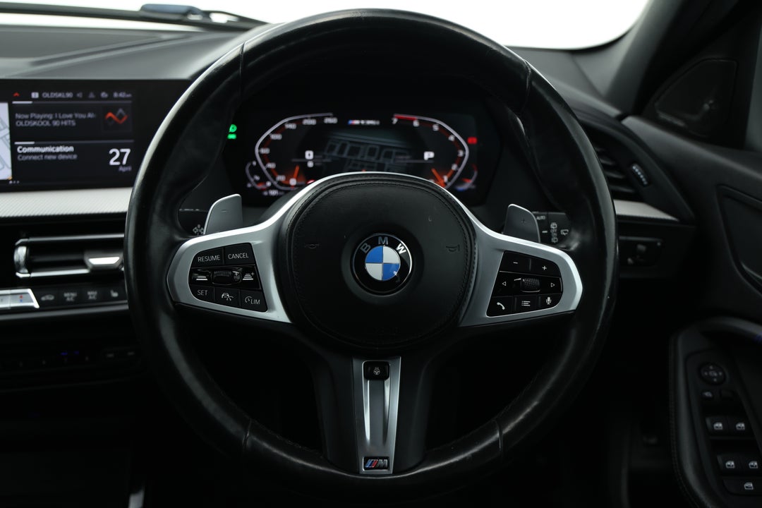 2020 BMW 1 M135i xDrive, Automatic, 59686 km, Steering Wheel Close-up
