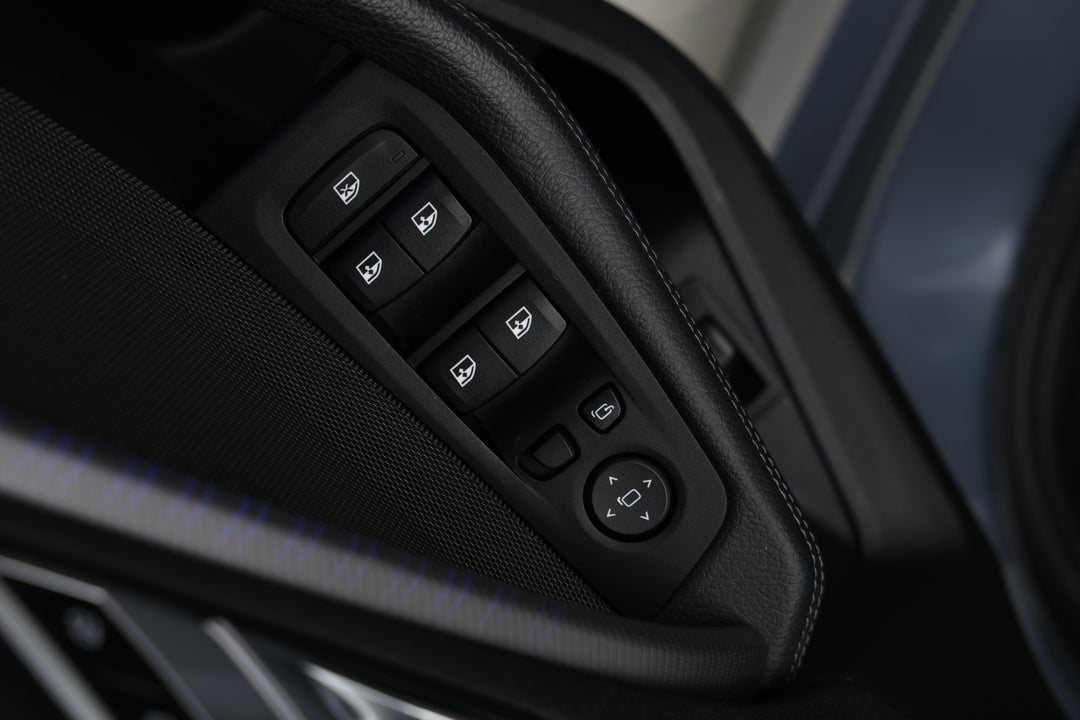 2020 BMW 1 M135i xDrive, Automatic, 59686 km, Drivers Side Door Panel Controls