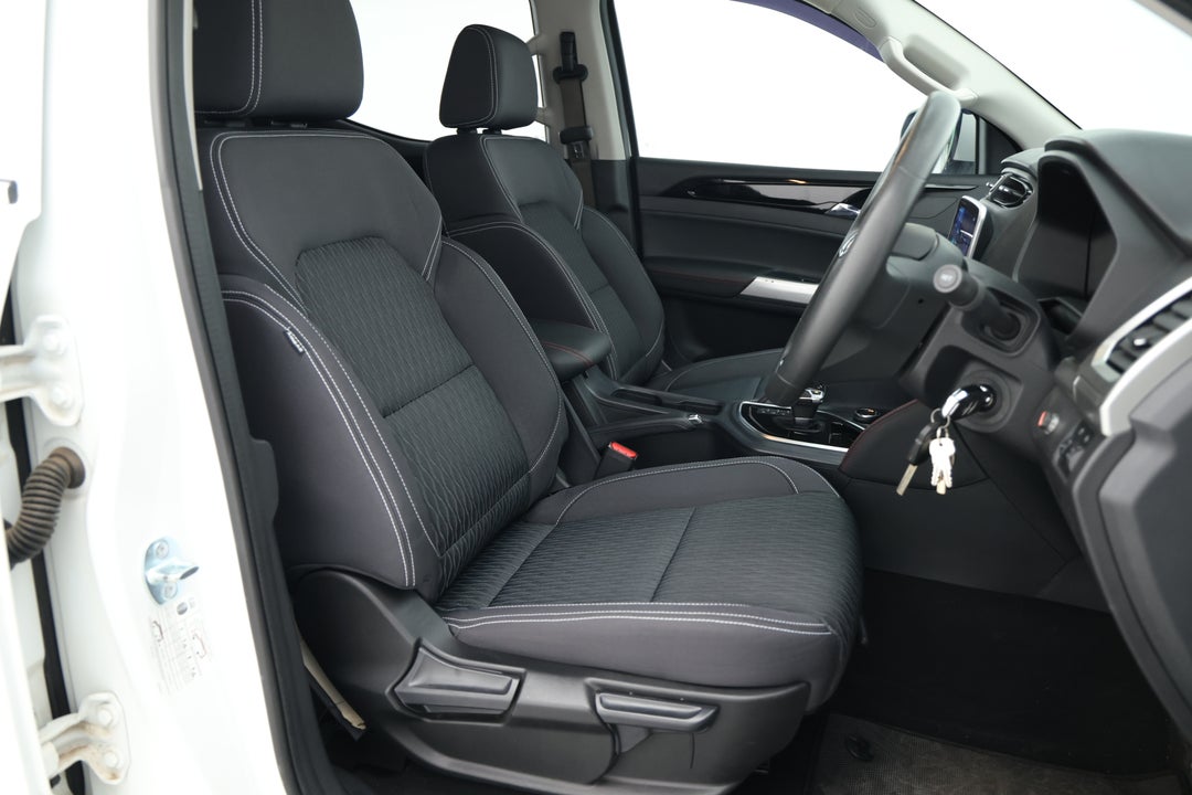 2022 LDV T60 Max Pro (4x4), Automatic, 52227 km, Right Side Front Door Cabin View