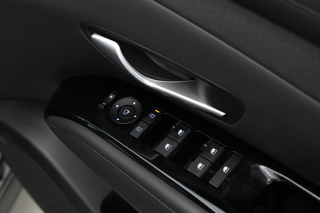 2024 Hyundai Tucson Elite Hybrid (AWD), Automatic, 14027 km, Drivers Side Door Panel Controls