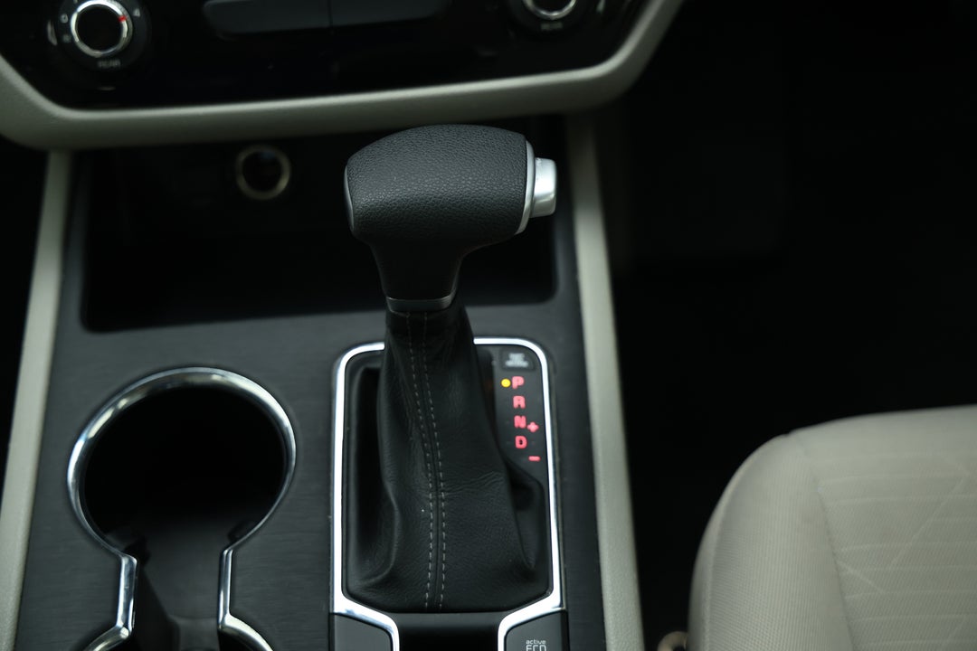 2019 Kia Carnival S, Automatic, 68576 km, Gear Lever 