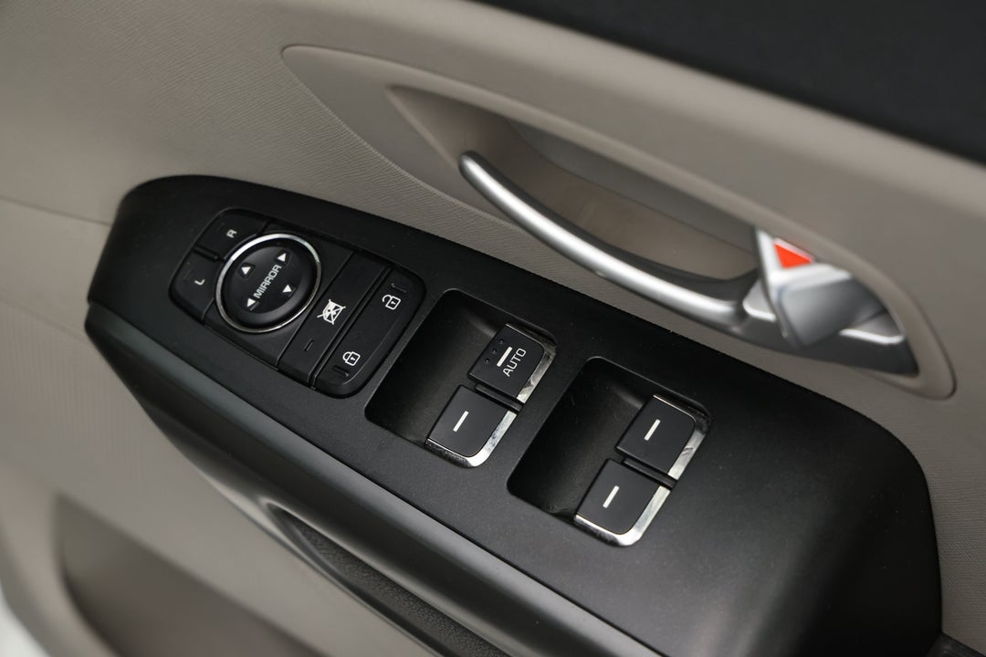 2019 Kia Carnival S, Automatic, 68576 km, Drivers Side Door Panel Controls