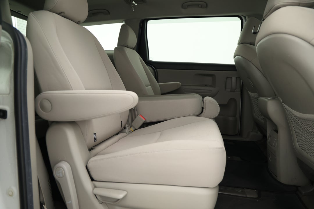 2019 Kia Carnival S, Automatic, 68576 km, Right Side Rear Door Cabin View