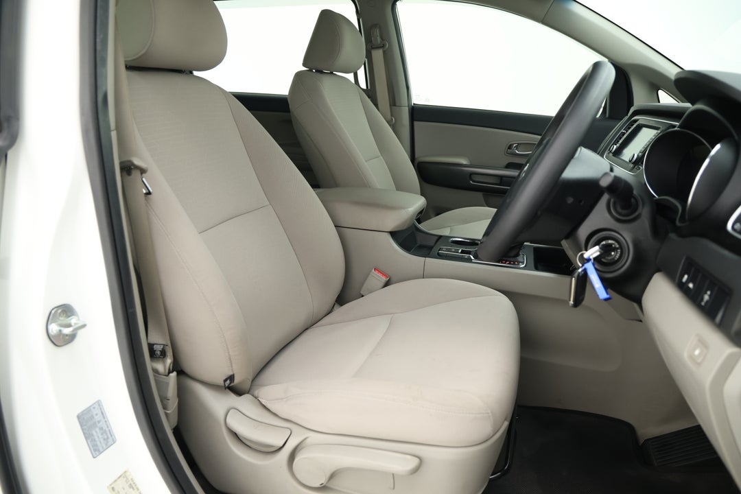 2019 Kia Carnival S, Automatic, 68576 km, Right Side Front Door Cabin View