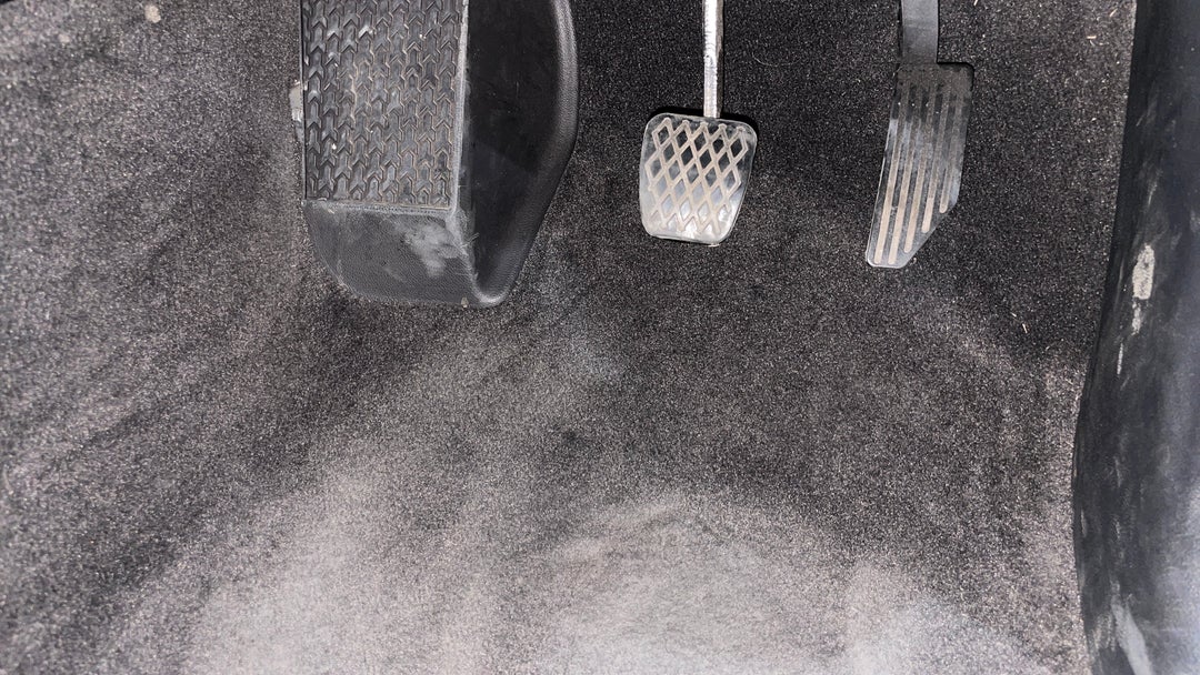 2022 LDV D90 Executive (2WD), Automatic, 62278 km, Pedals and Footmat