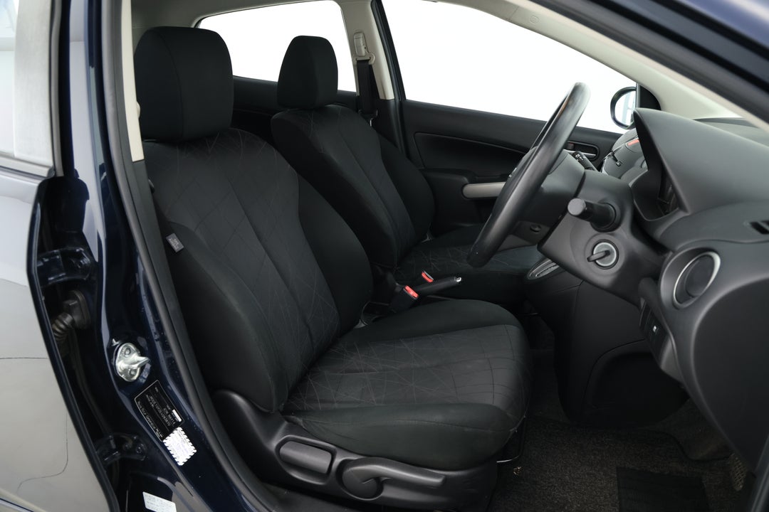 2014 Mazda 2 Neo Sport, Automatic, 78723 km, Right Side Front Door Cabin View