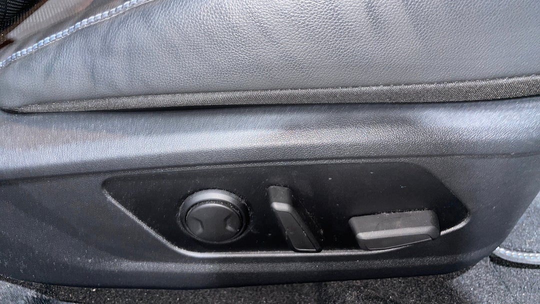 2022 Hyundai i30 N Premium, Automatic, 18170 km, Drivers Side Adjustment Panel