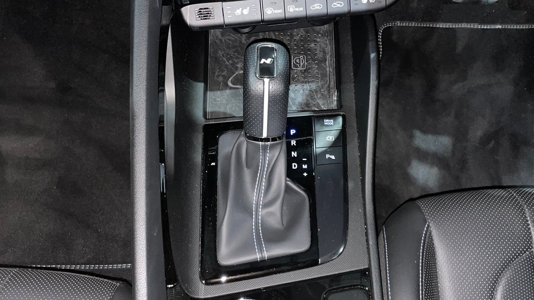 2022 Hyundai i30 N Premium, Automatic, 18170 km, Gear Lever 