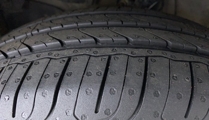 2017 Honda City V MT PETROL, Petrol, Manual, 39,861 km, Left Front Tyre Tread