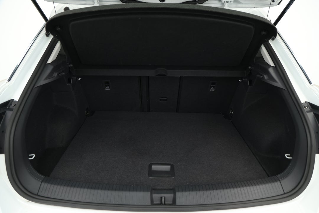 2024 Volkswagen T-roc Tsi110 Citylife, Automatic, 19384 km, Boot Inside View