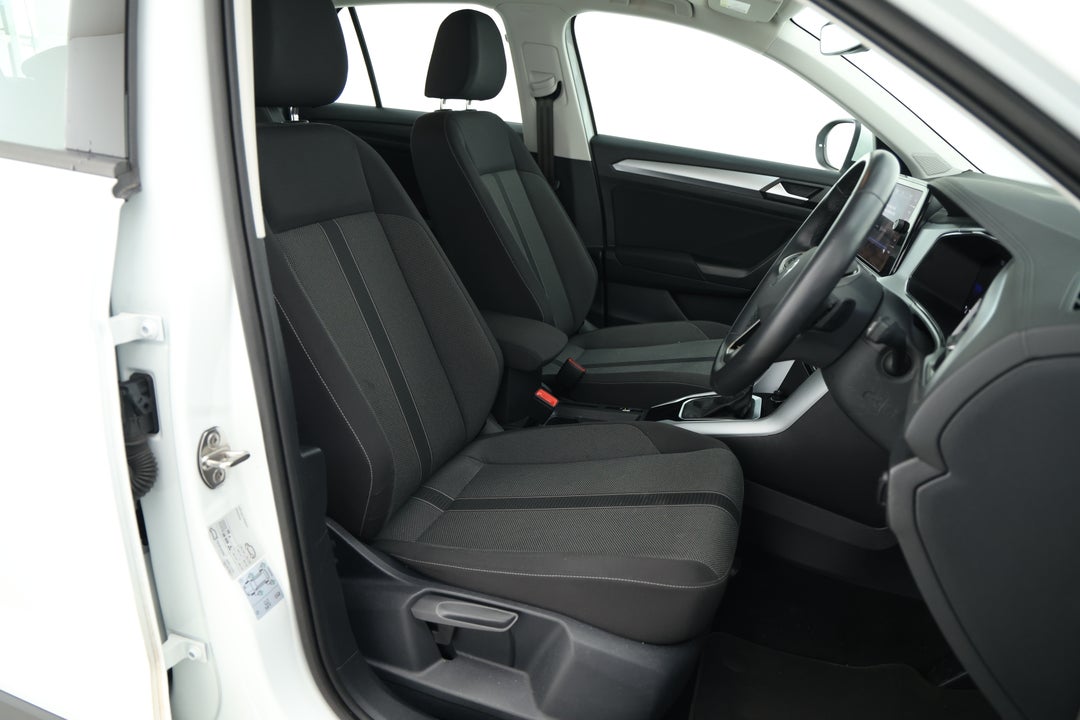 2024 Volkswagen T-roc Tsi110 Citylife, Automatic, 19384 km, Right Side Front Door Cabin View