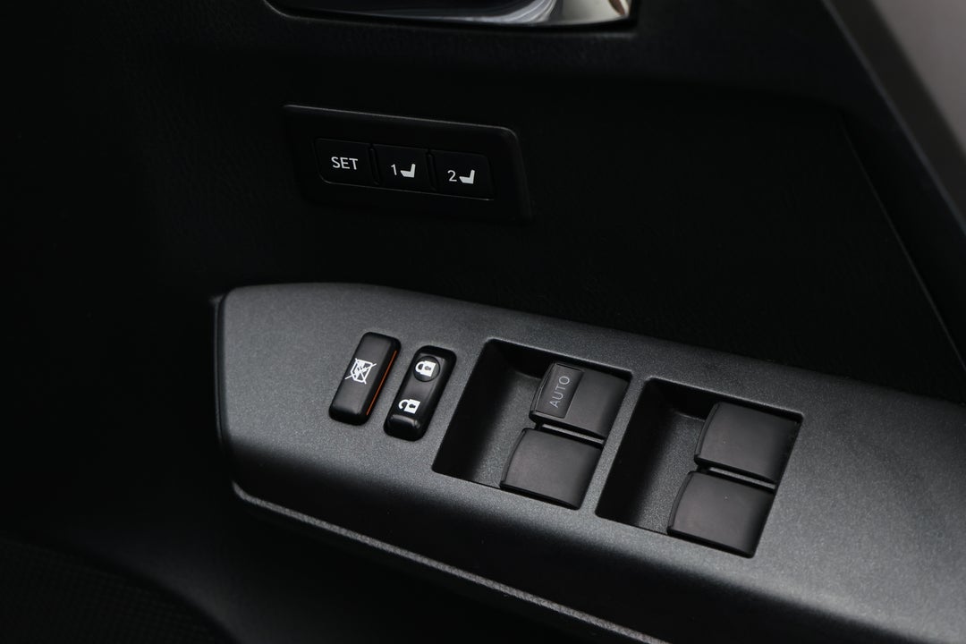2017 Toyota RAV4 Cruiser (4x4), Automatic, 114770 km, Drivers Side Door Panel Controls