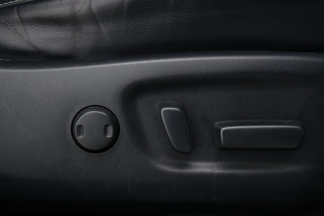 2017 Toyota RAV4 Cruiser (4x4), Automatic, 114770 km, Drivers Side Adjustment Panel