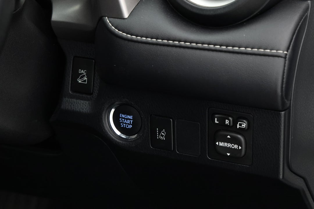 2017 Toyota RAV4 Cruiser (4x4), Automatic, 114770 km, Utility Switches/Buttons