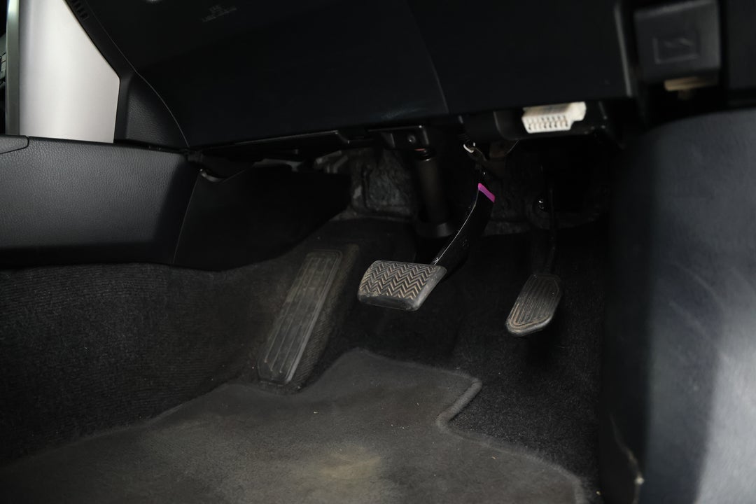 2017 Toyota RAV4 Cruiser (4x4), Automatic, 114770 km, Pedals and Footmat