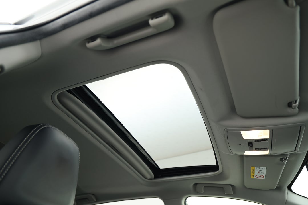 2017 Toyota RAV4 Cruiser (4x4), Automatic, 114770 km, Interior Sunroof/Moonroof