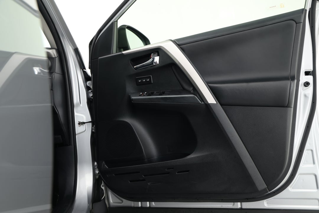 2017 Toyota RAV4 Cruiser (4x4), Automatic, 114770 km, Speaker View