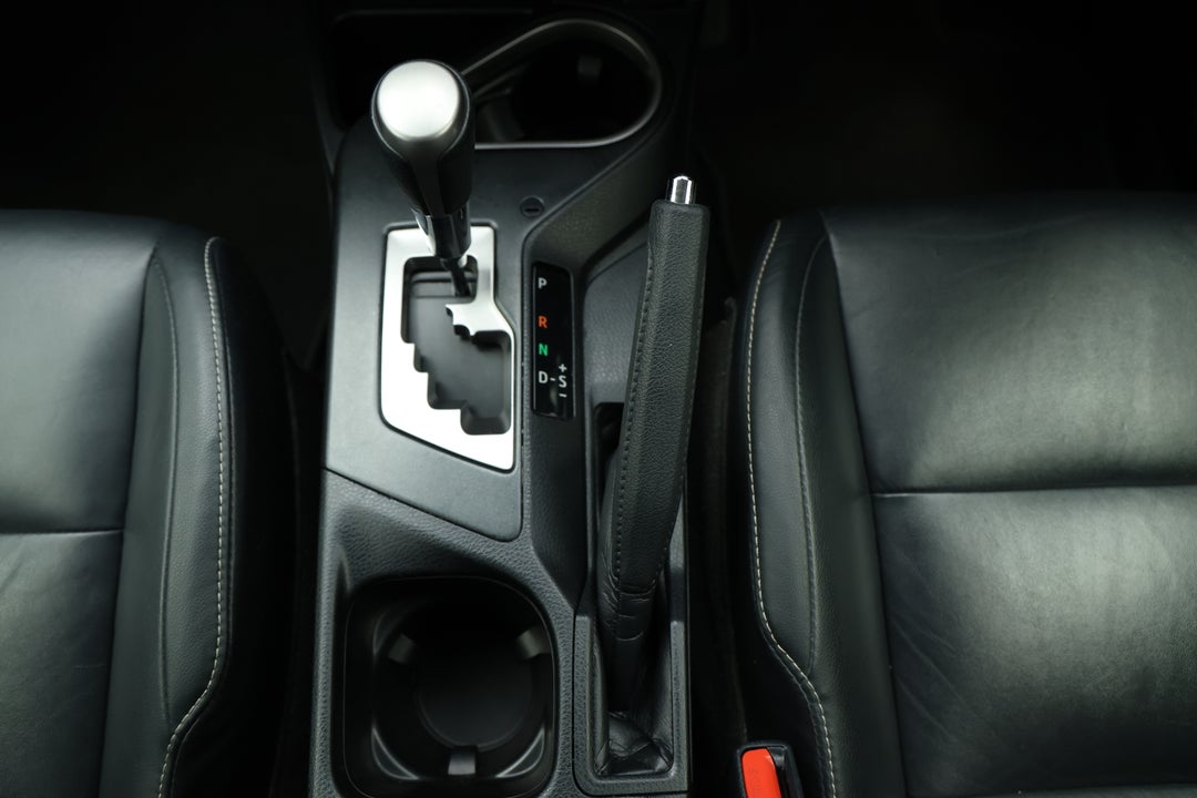 2017 Toyota RAV4 Cruiser (4x4), Automatic, 114770 km, Handbrake