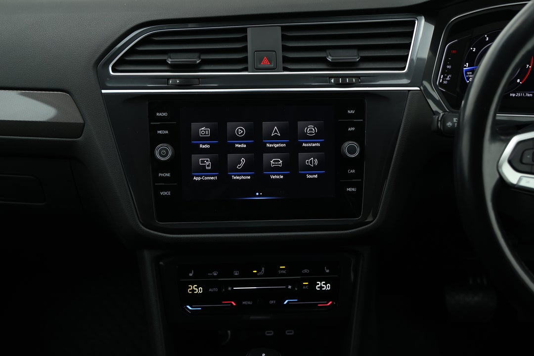 2022 Volkswagen Tiguan Allspace 162tsi Adventure, Automatic, 96185 km, Center Console