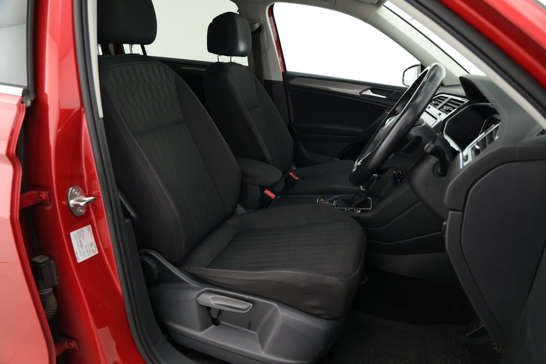 2022 Volkswagen Tiguan Allspace 162tsi Adventure, Automatic, 96185 km, Right Side Front Door Cabin View