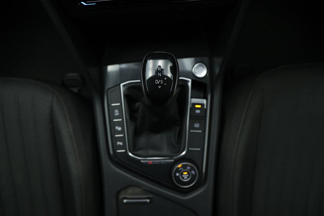 2022 Volkswagen Tiguan Allspace 162tsi Adventure, Automatic, 96185 km, Gear Lever 