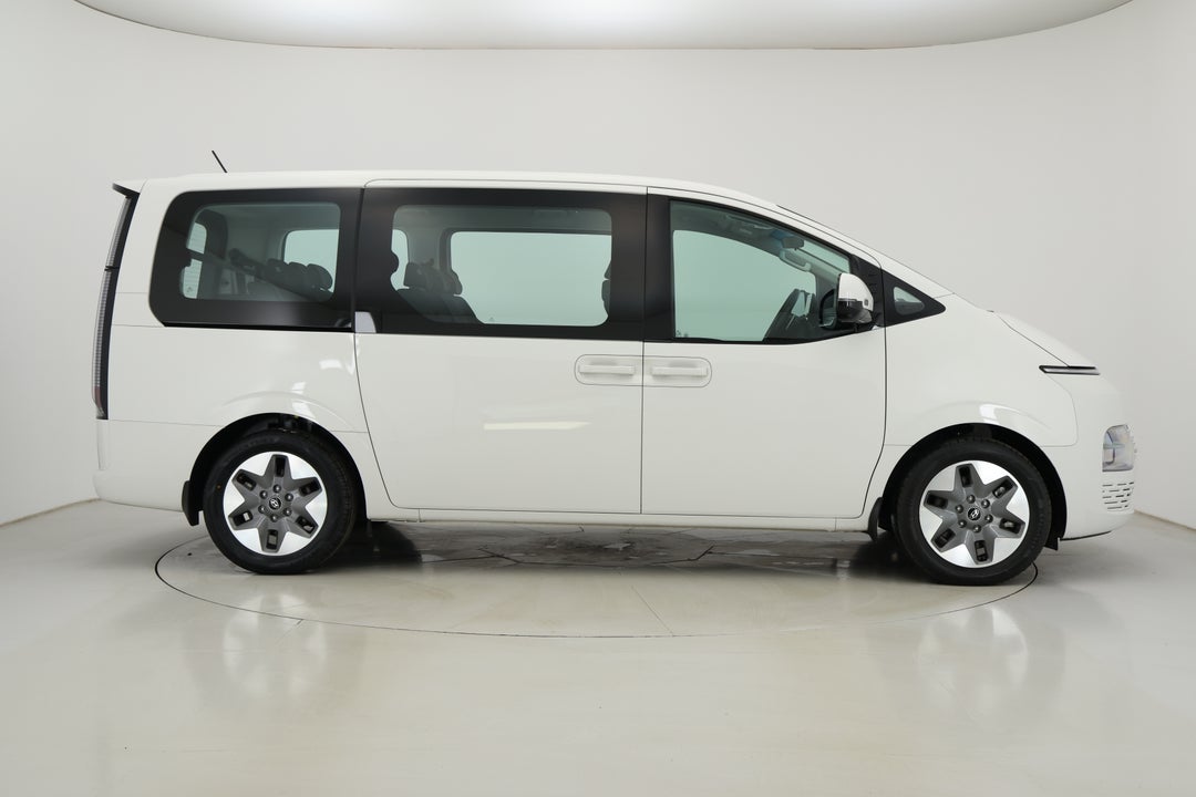 2024 Hyundai Staria Staria, Automatic, 47338 km, Right Side View