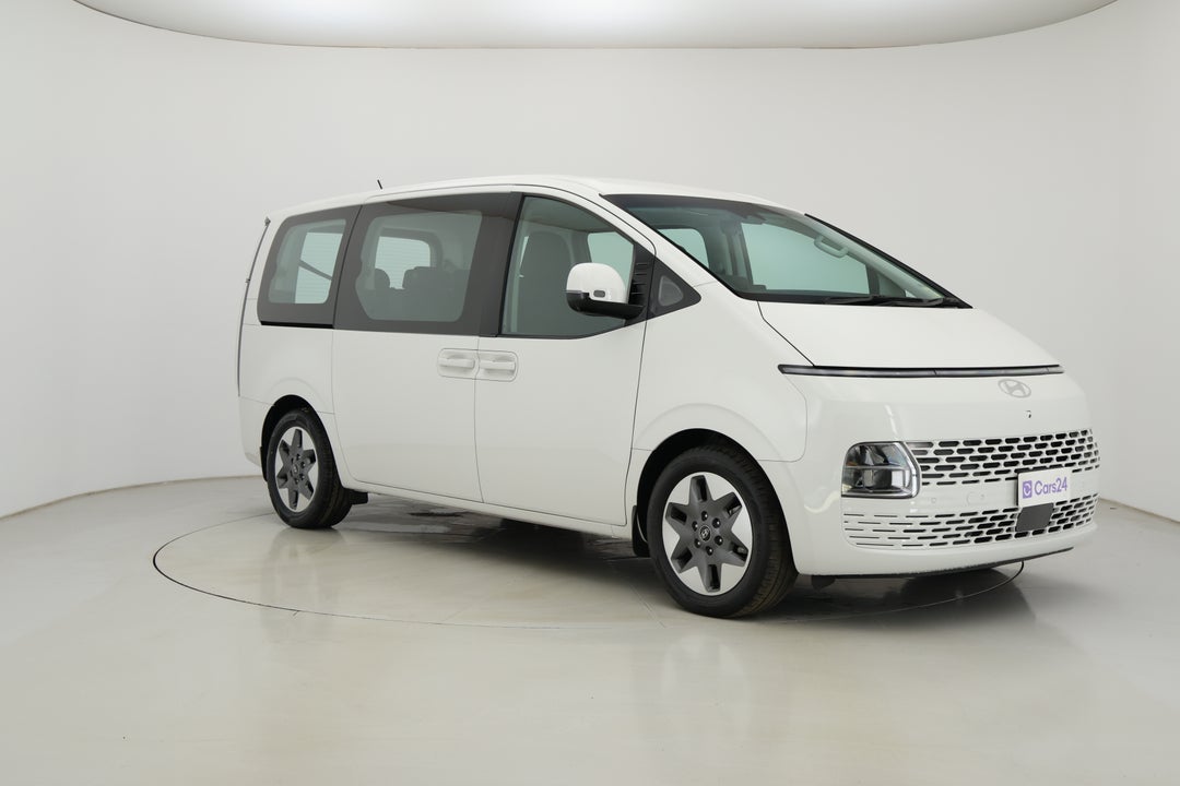 2024 Hyundai Staria Staria, Automatic, 47338 km, Right Front Diagonal (45- Degree) View