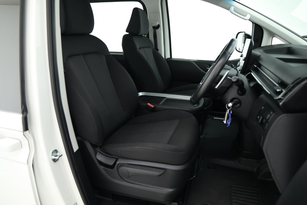 2024 Hyundai Staria Staria, Automatic, 47338 km, Right Side Front Door Cabin View