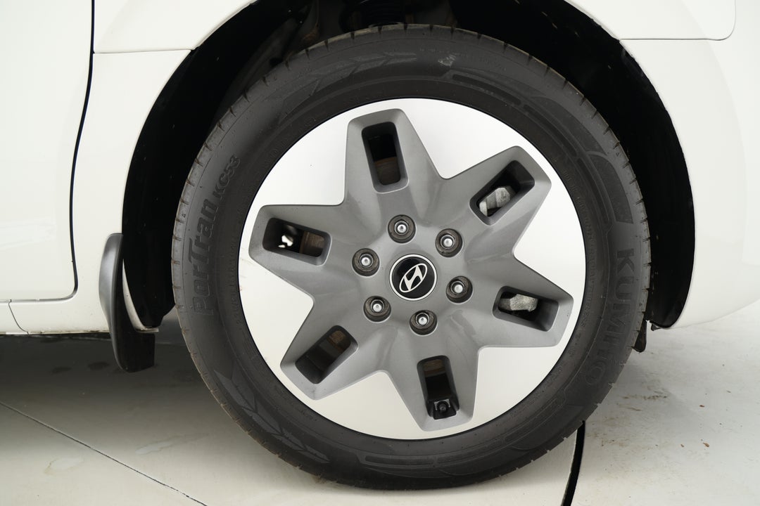 2024 Hyundai Staria Staria, Automatic, 47338 km, Right Front Wheel