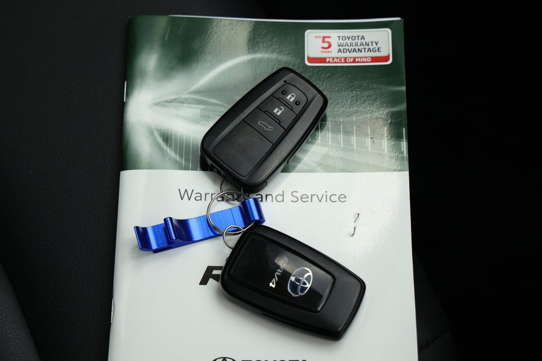 2021 Toyota RAV4 Cruiser (AWD) Hybrid, Automatic, 34744 km, Key Close-up