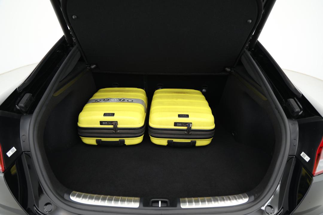 2022 Kia Stinger Gt (black Leather), Automatic, 44034 km, Boot Inside View with Luggage