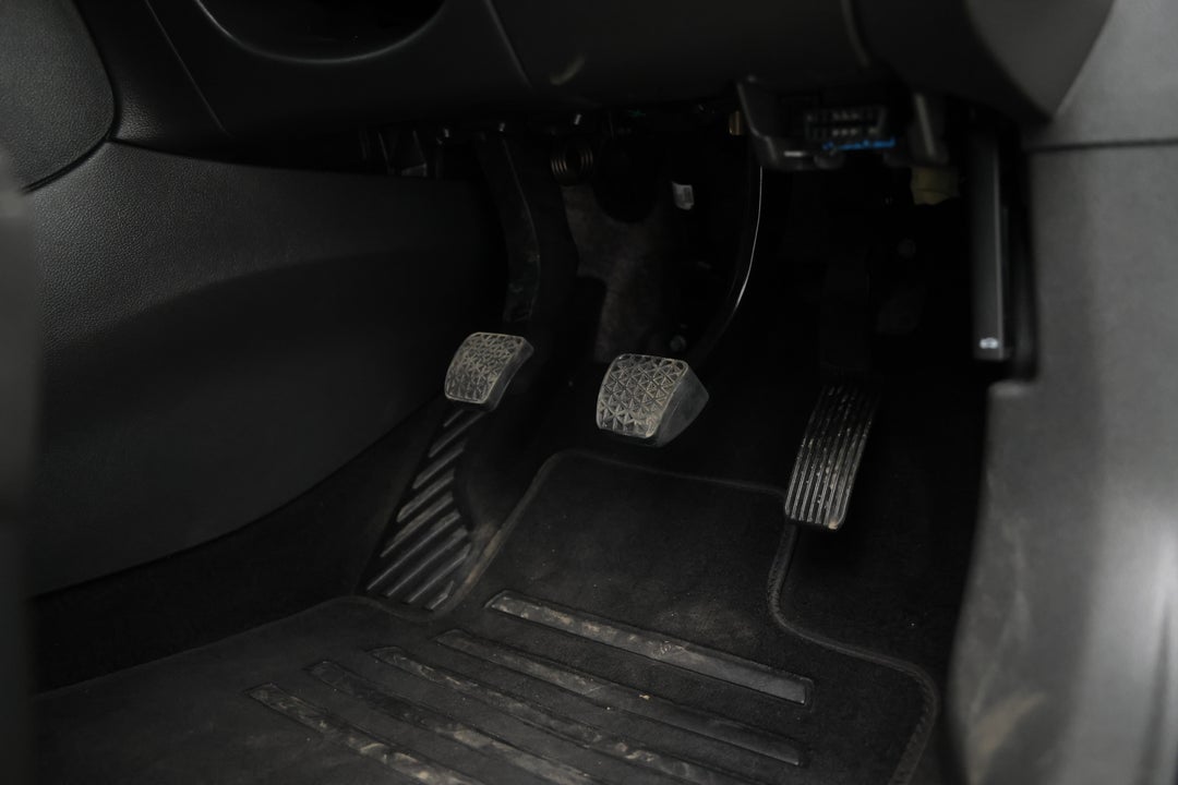 2017 Holden Astra Rs, Manual, 103084 km, Pedals and Footmat