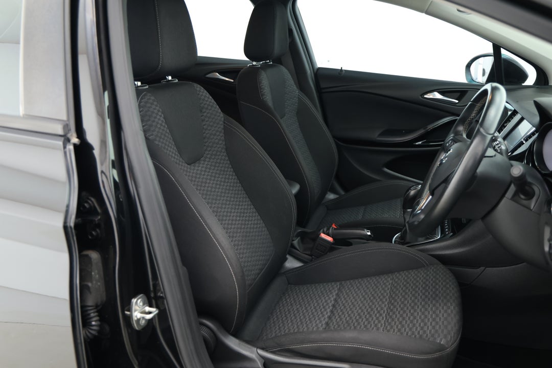 2017 Holden Astra Rs, Manual, 103084 km, Right Side Front Door Cabin View