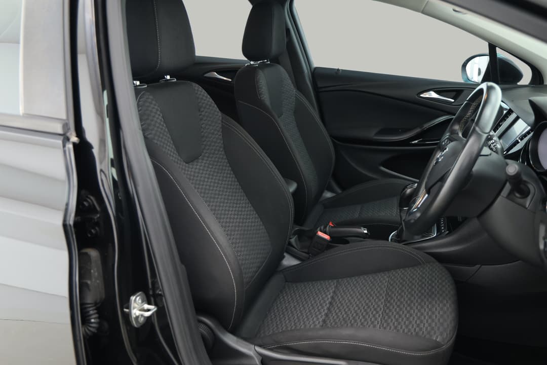 2017 Holden Astra Rs, Manual, 104458 km, Right Side Front Door Cabin View